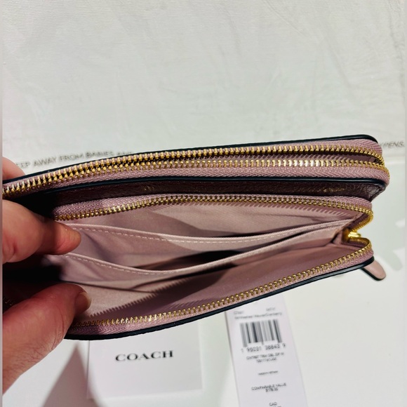 NWT! COACH Double Zip Wallet In Signature Canvas - Picture 4 of 5